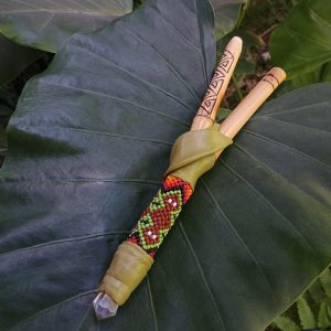 Kuripe de Bambu Pirografado e com Miçangas